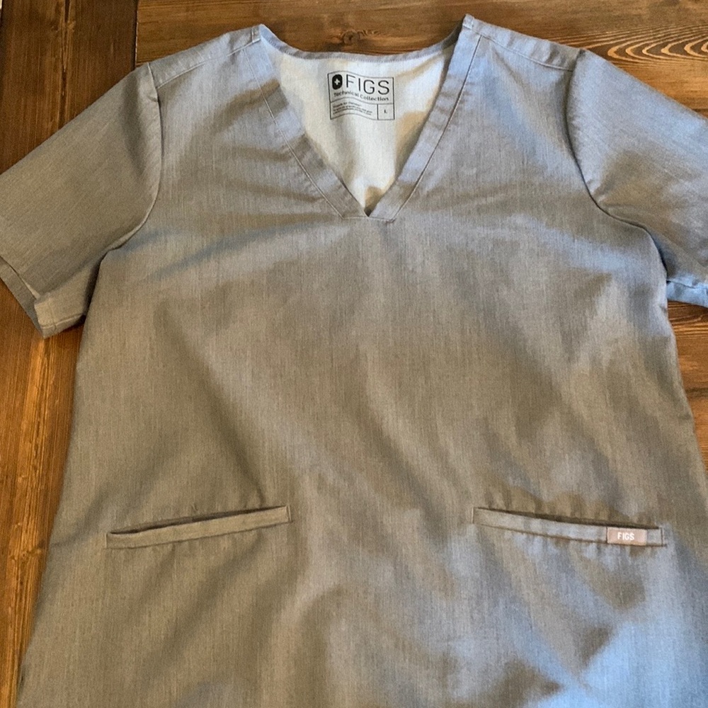 Figs gray scrub top size large